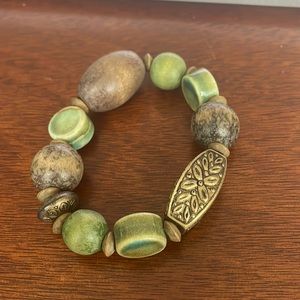 Elastic, one-size-fits-most bracelet, green and brown stones